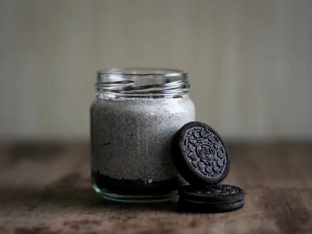 Are-Oreos-Vegan-Unpacking-the-Ingredients-List_Cooking_And_Twist_Oreo_Juice